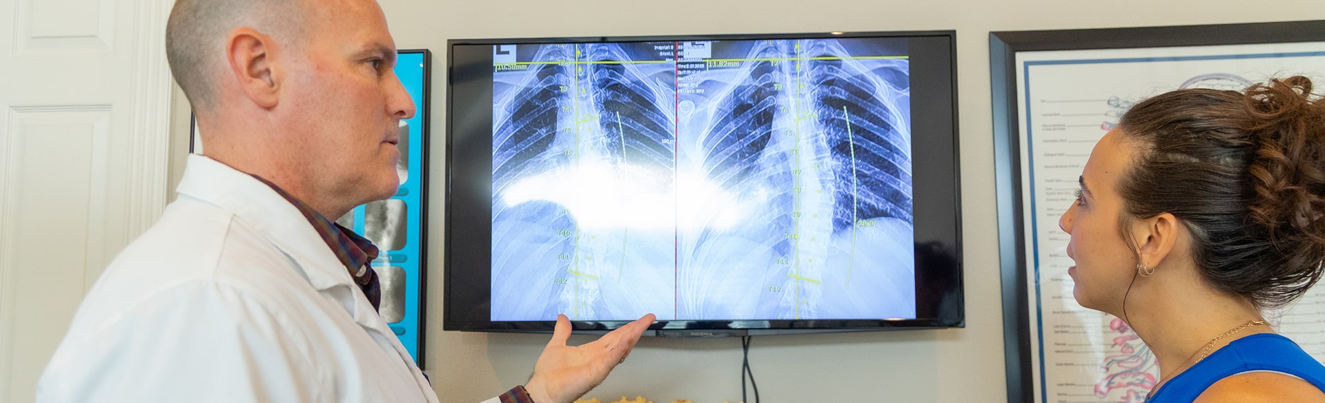 A welcoming consultation at Peterson Chiropractic, San Antonio
